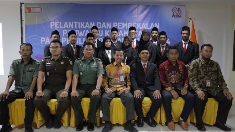 12 Anggota Panwascam Dilantik, Sekkab Ingatkan Integritas