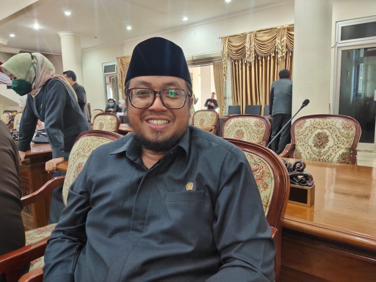 DPRD Mendukung-Disdikbud Paser Masih Pelajari, Aturan Pakaian Adat Sekolah