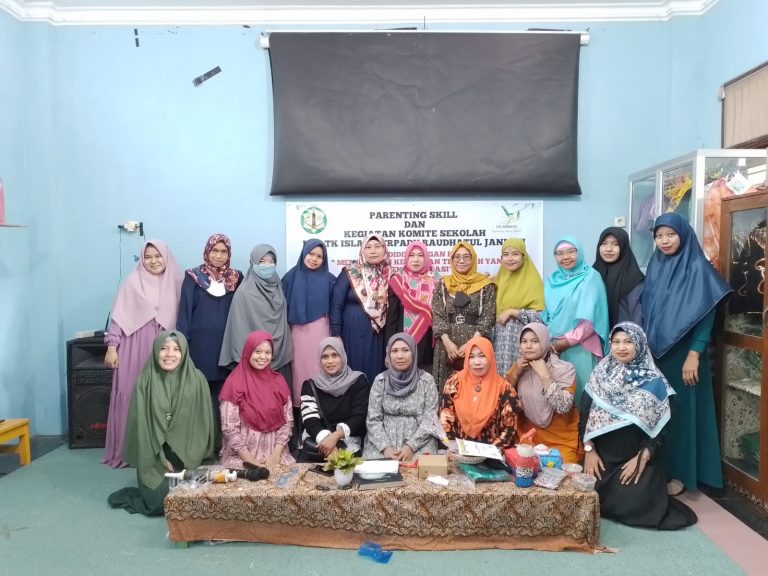 Ditangan Wali Siswa KB-TK Islam Terpadu Raudhatul Jannah,  Sampah Plastik Jadi Barang Berharga