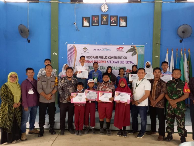 PT STN  Berikan Beasiswa Berprestasi Bagi 49 Siswa dan 3 Guru