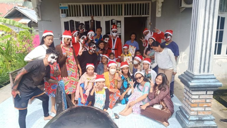 OMK Paroki Alleluia Sambut Natal, Berbagi Kasih Lewat Kado