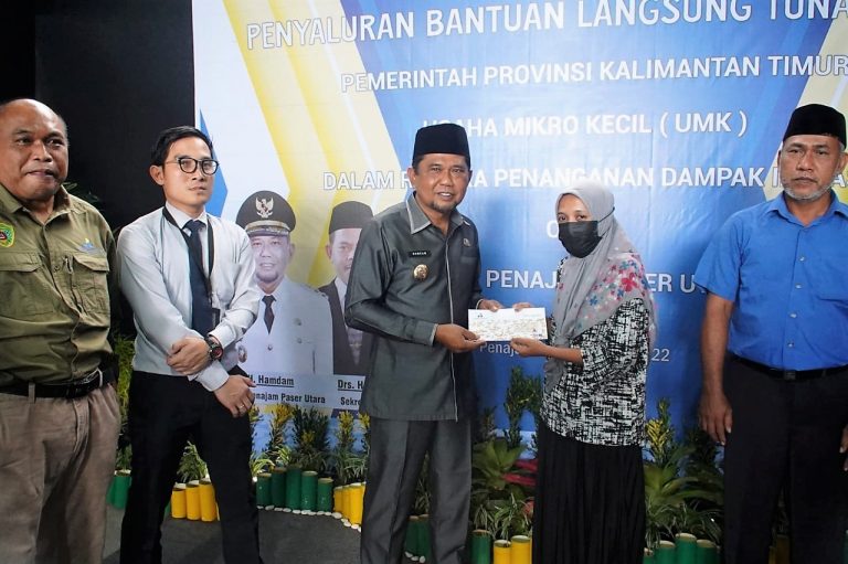 Serahkan BLT, Hamdam Minta Penerima Manfaat Konsumtif
