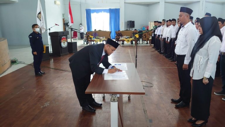 KPU PPU Lantik 162 PPS di 54 Kelurahan/Desa, Segini Honor yang Akan Diterima