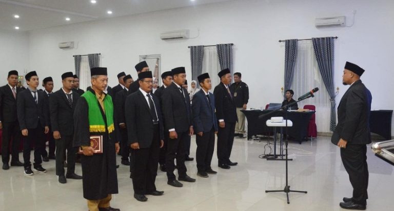 Lantik 20 PPK, KPU Minta Turut Andil Tingkatkan Partisipasi Pemilih