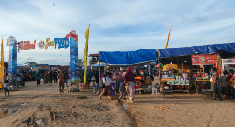 Makan Boga Bahari Sepuasnya di Pembukaan Festival Seafood  3 Babulu Laut