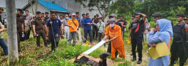 Tersangka Peragakan Ulang Pembunuhan Penjual Mainan Petung