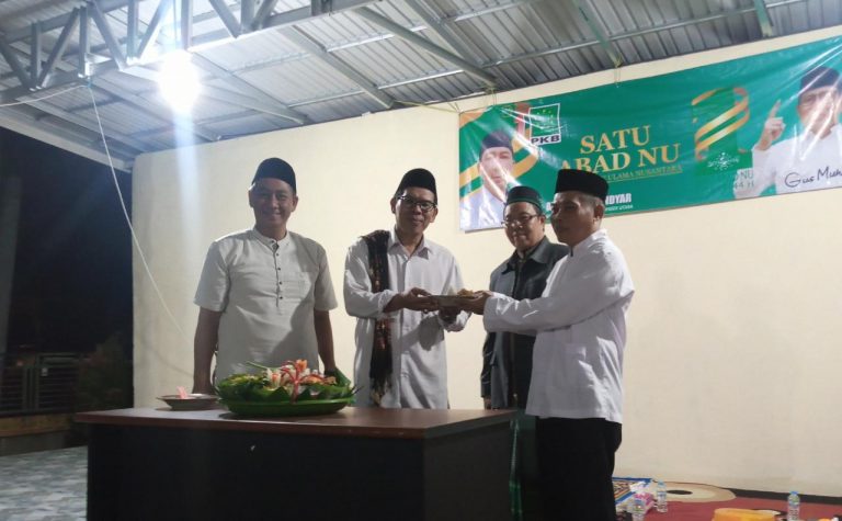 Peringati Seabad NU, PAC PKB Penajam Gelar Potong Tumpeng dan Pengajian