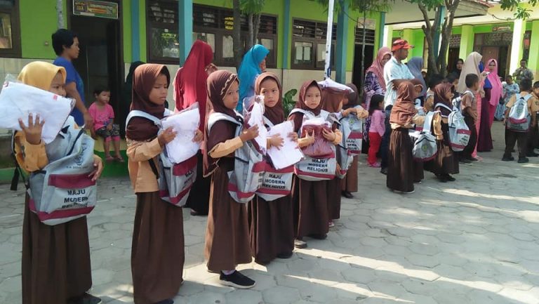 Pasca Program Seragam Gratis Dievaluasi, Warga PPU Kesulitan Penuhi Kebutuhan Sekolah Anak