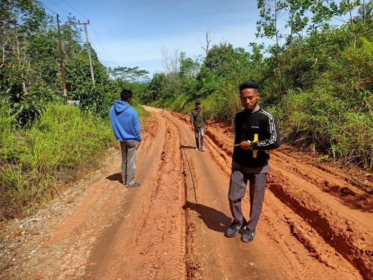 Respons Keluhan Jalan Rusak Jenebora-Gersik-Pantai Lango, Dinas PUPR PPU Turunkan Tim Survei