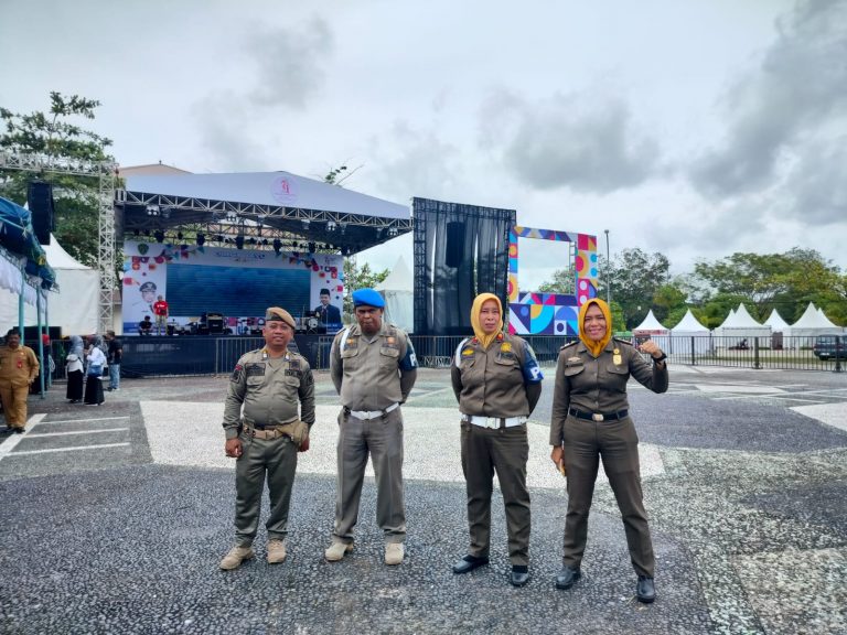 Personel Satpol-PP Lakukan Penamanan di Sepanjang Gelaran Hut Ke-21 PPU