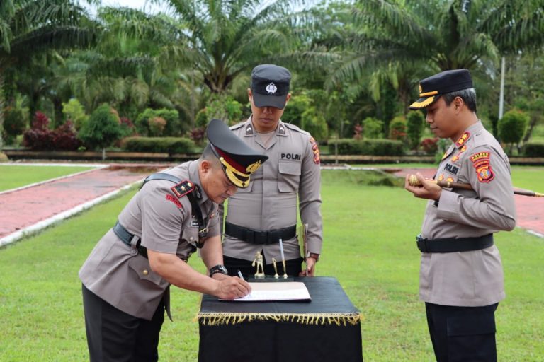 Polres PPU Gelar Sertijab Kabag Ops dan Kapolsek Babulu yang Baru