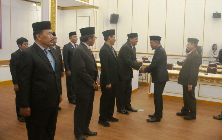 Hamdam Mutasi 12 Kepala Dinas di Lingkungan Pemerintahannya