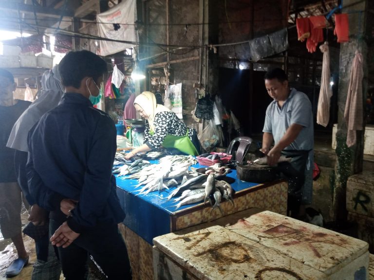 Jelang Idulfitri 2023, Harga Daging Ayam di Pasar Petung Merangkak Naik