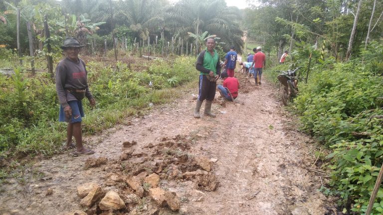 Jalan Antar Desa di Sepaku Masih Banyak Rusak