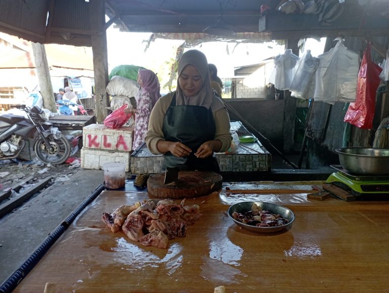 Daging Ayam di PPU Langka, Harganya Ikut Naik