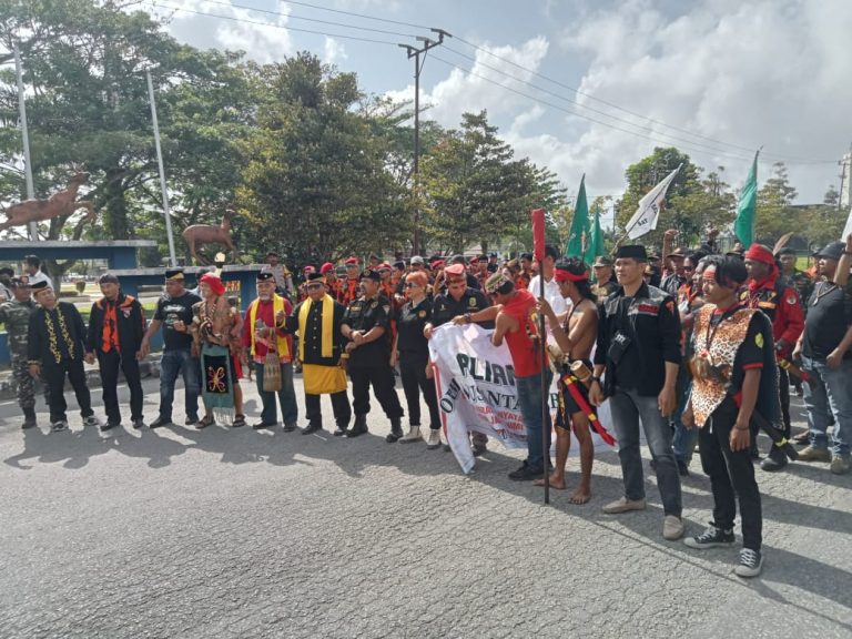 Aliansi Ormas Nusantara Bersatu Gelar Aksi di PPU, Tuntut Rocky Gerung Ditindak Hukum