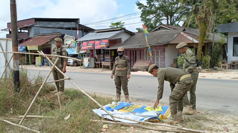 Satpol-PP PPU Tertibkan Ratusan APK Salat Aturan