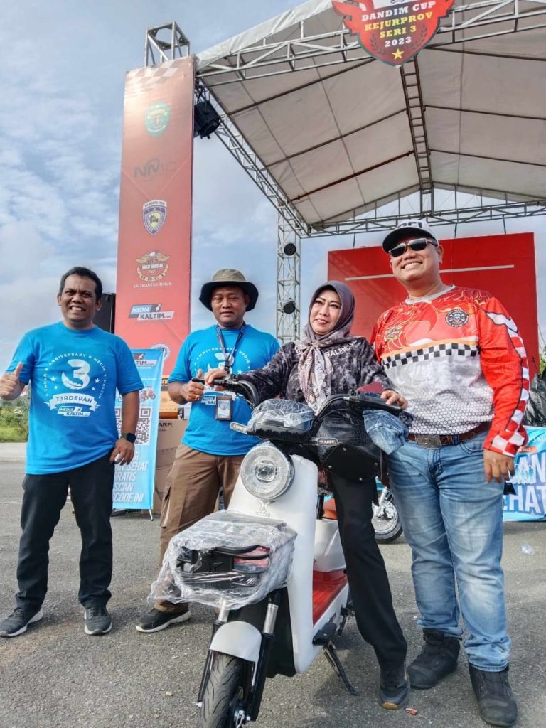 Meriahnya HUT ke-3 Media Kaltim, Ribuan Masyarakat Ikuti Jalan Sehat Berhadiah