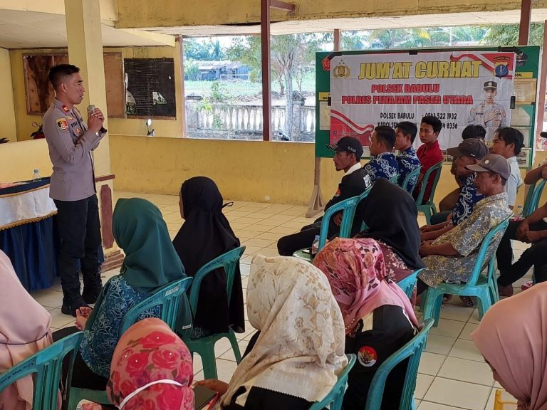 Polsek Babulu Gelar Jumat Curhat, Warga Desa Rawa Mulia Khawatirkan Remaja “Ngomik”