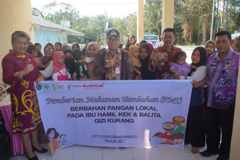 Tekan Angka Stunting, Pj Bupati PPU Serahkan Bantuan Gizi dan Makanan Tambahan pada Anak Stunting
