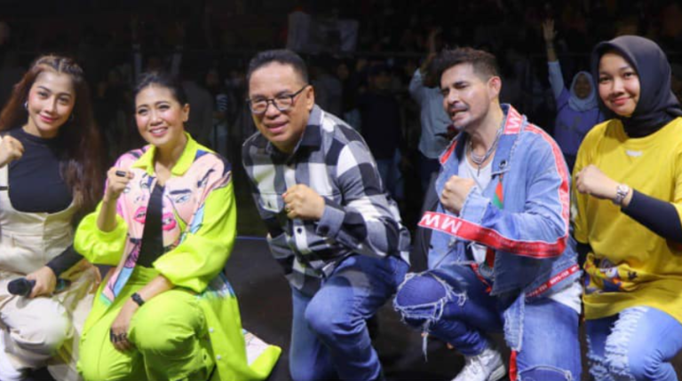 Hadirkan 3 Artis Dangdut, Ribuan Pengunjung Ramaikan Malam Pentas Seni dan UMKM PPU