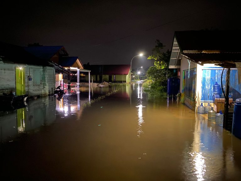 Hujan Deras Berakibat Banjir di Sungai Parit, Warga; Bulan Ini Sudah 2 Kali