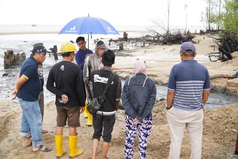 Makmur Tinjau Langsung Banjir Sungai Parit, Masyarakat Diminta Tetap Waspada