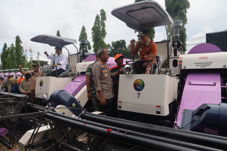 Petani PPU Terima Bantuan Alsintan, Produksi Padi Diharapkan Meningkat