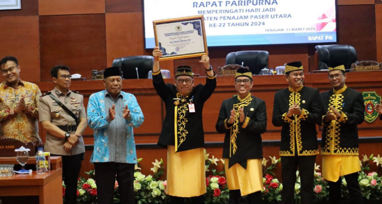 Sidang Paripurna Istimewa HUT Ke-22 PPU, Pemkab Terima Penghargaan Pencapaian Pembinaan UMKM Lokal
