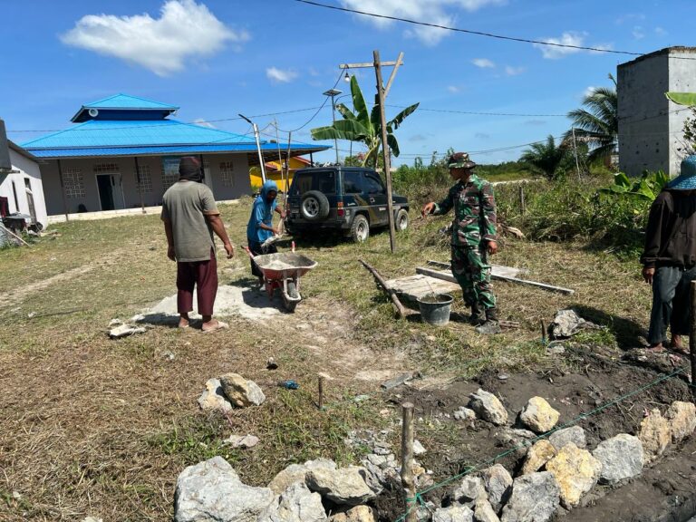 Bank Tanah Bersama Kodim 0913/PPU dan Polres PPU Gotong Royong Renovasi Musala Masyarakat di Sekitar Lokasi Bandara VVIP IKN