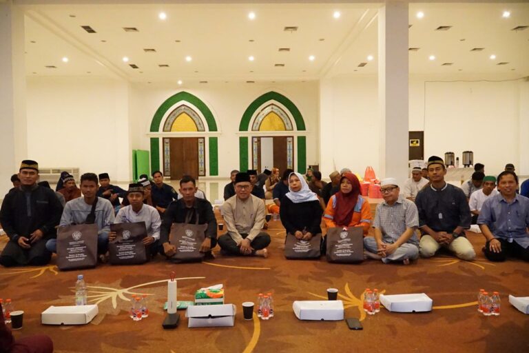 Sahur Bareng Petugas Kebersihan, Makmur Marbun; Terimakasih atas Dedikasi dan Tanggungjawabnya