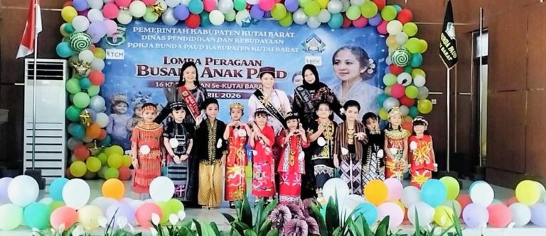 Peragaan Busana Anak Warnai Peringatan Hari Kartini di Kubar
