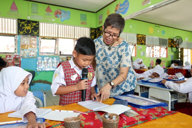 Hari Kartini, Otorita IKN dan INOVASI Latih Siswa Sepaku Menulis Cerita Anak Bertema Lingkungan