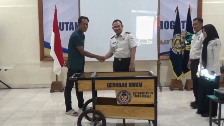 Keluarga WBP Terima Bantuan Gerobak untuk Mulai Usaha Mandiri
