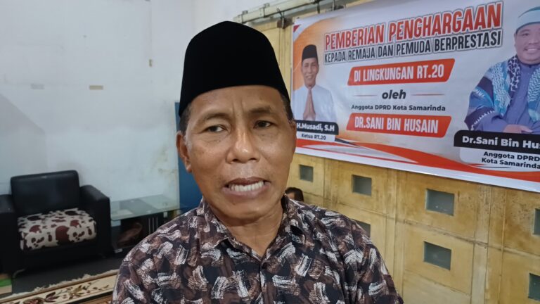 Motivasi Generasi Muda, Sani Bin Husain Beri Penghargaan bagi Anak Berprestasi di RT 20 Air Hitam