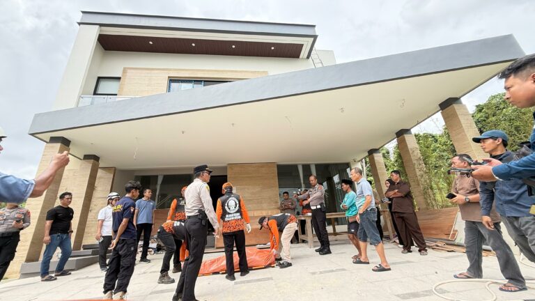 Polisi Selidiki Penyebab Teknisi Terjatuh di Perumahan Mediterania