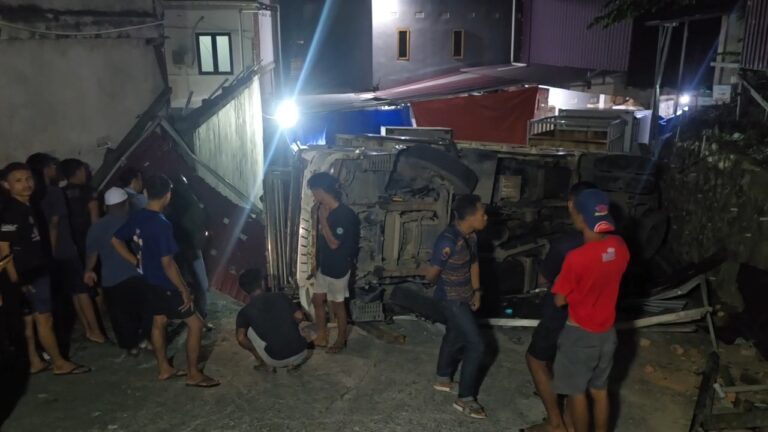 Polisi Selidiki Status Truk Tanpa Nomor Polisi yang Alami Kecelakaan