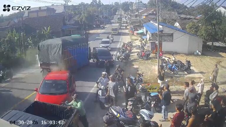 Lima Korban Dilarikan ke RS AWS Usai Karambol Maut di Tanah Merah