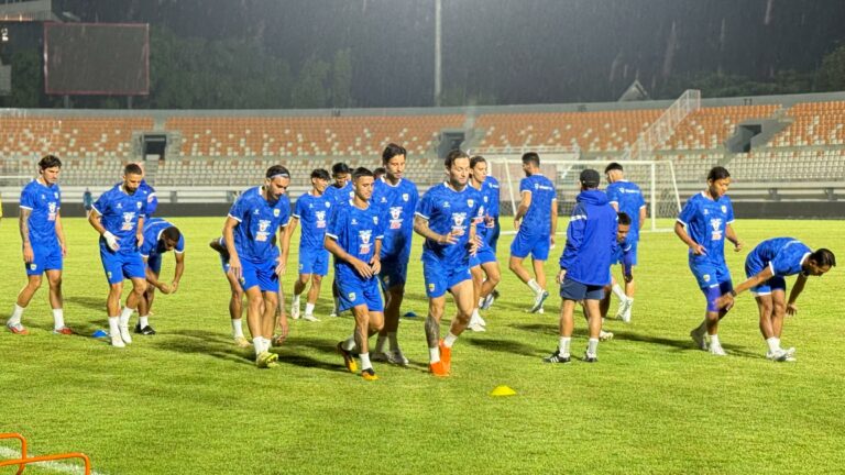 Persib Bandung Keluhkan Venue Laga Kontra Persija di Segiri, Bojan Hodak: Ini Sedikit Aneh