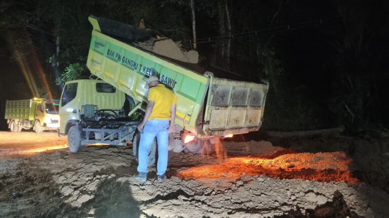 BPBD PPU Tangani Jalan Ambrol Menuju PT APMR dan Area Kebun Warga di Kelurahan Riko Penajam