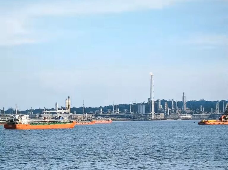 PPU Incar PAD dari Aktivitas Kapal Tugboat dan Tongkang di Teluk Balikpapan