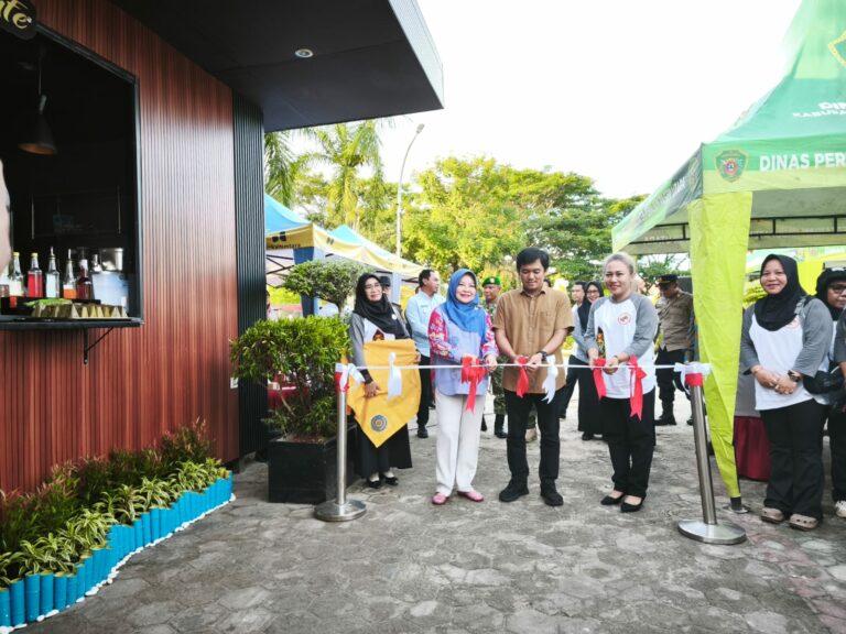 Grand Opening D’Best Cafe dan Buen Mart di Taman Rozeline, TP PKK PPU Dorong Ekonomi Perempuan dan UMKM Lokal