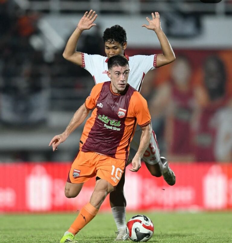 Stadion Segiri Bergemuruh, Borneo FC Hujani Malut United Tujuh Gol
