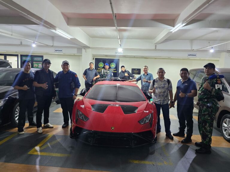 Kejagung Kirim Lamborghini Sitaan dari Pontianak ke Jakarta