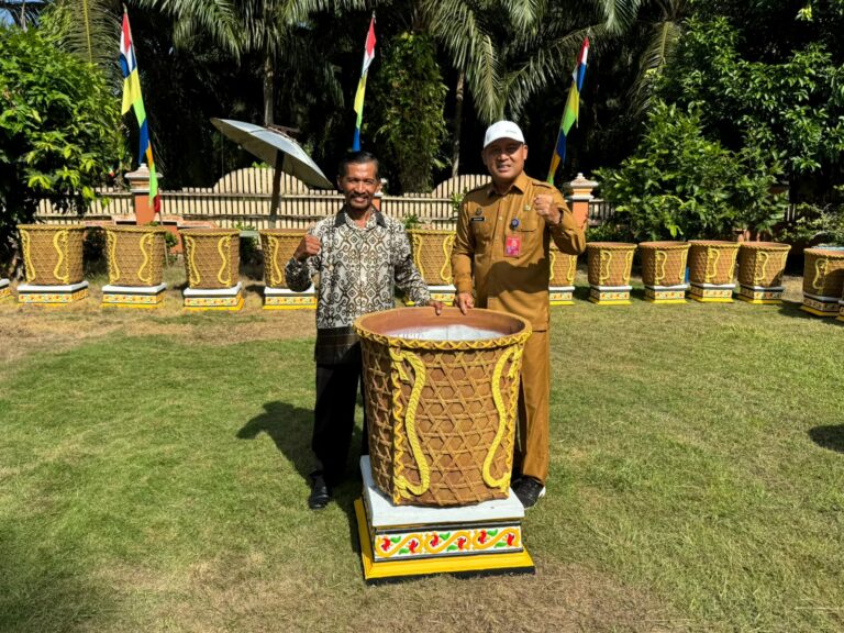 Penggiat Lingkungan PPU Kenalkan Budaya Paser Lewat Pot Bermotif Solong Tengkalang