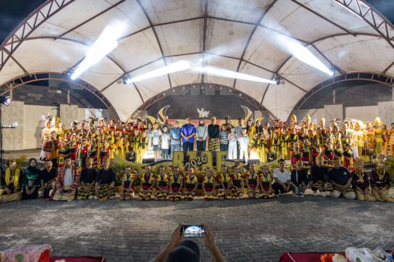 Tari Ronggeng hingga UMKM Warnai Puncak Benuo Taka Art Fest 2026