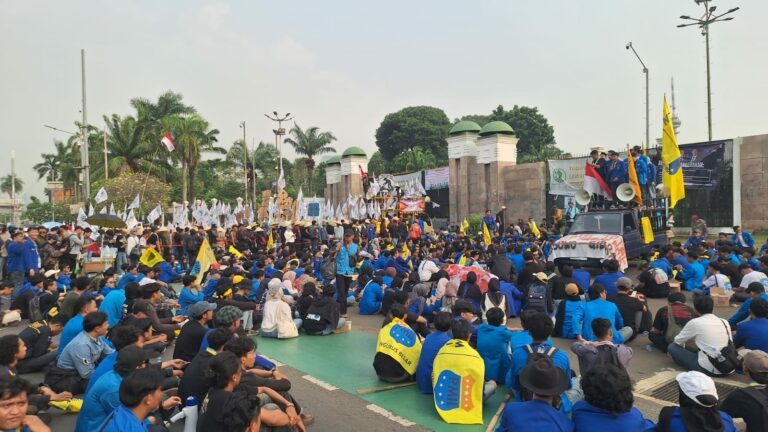 Gedung DPR Jadi Pusat Aksi Kritik Mahasiswa terhadap Pemerintah