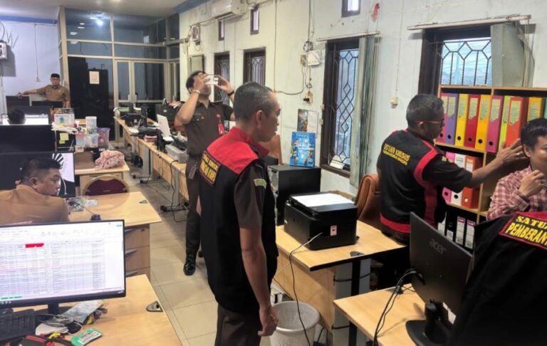 Kejati Kaltim Perkuat Pembuktian Kasus TPP Guru Lewat Penggeledahan