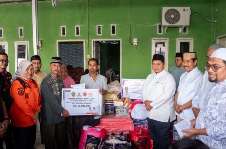 Pemkab PPU Salurkan Bantuan untuk Korban Kebakaran Sungai Parit