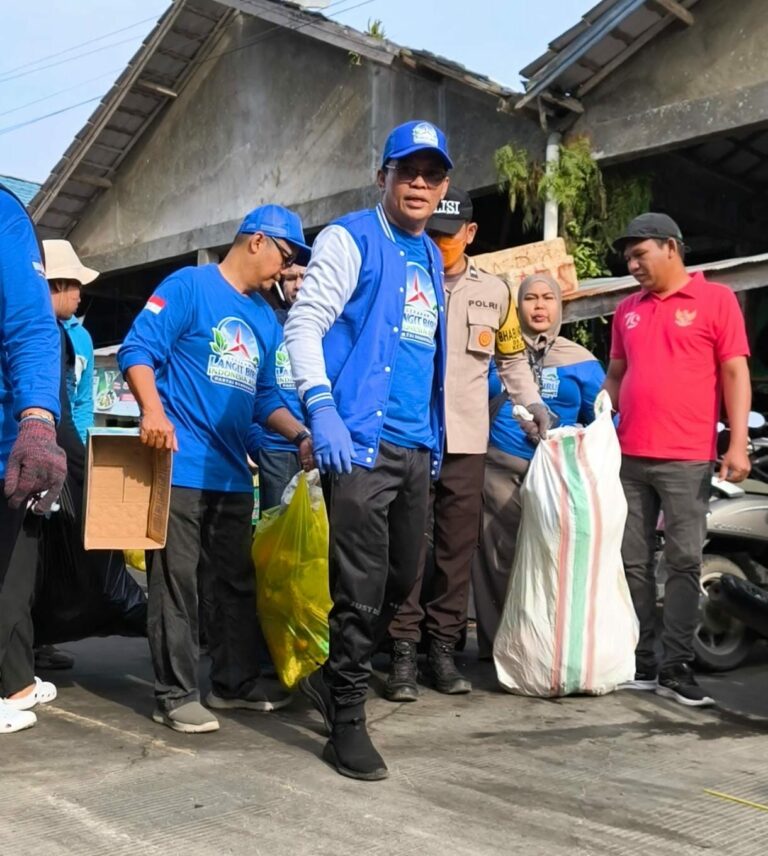 Sambut HUT Ke-25, Gerakan Langit Biru Demokrat PPU Bersihkan 200 Kilogram Sampah Pasar Petung